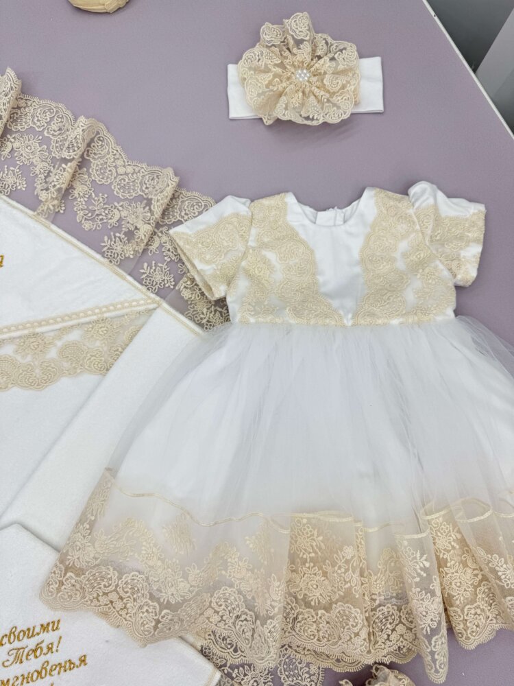 Крестильный набор для девочки «Beige Charm»: сатиновое платье, повязка и носочки
