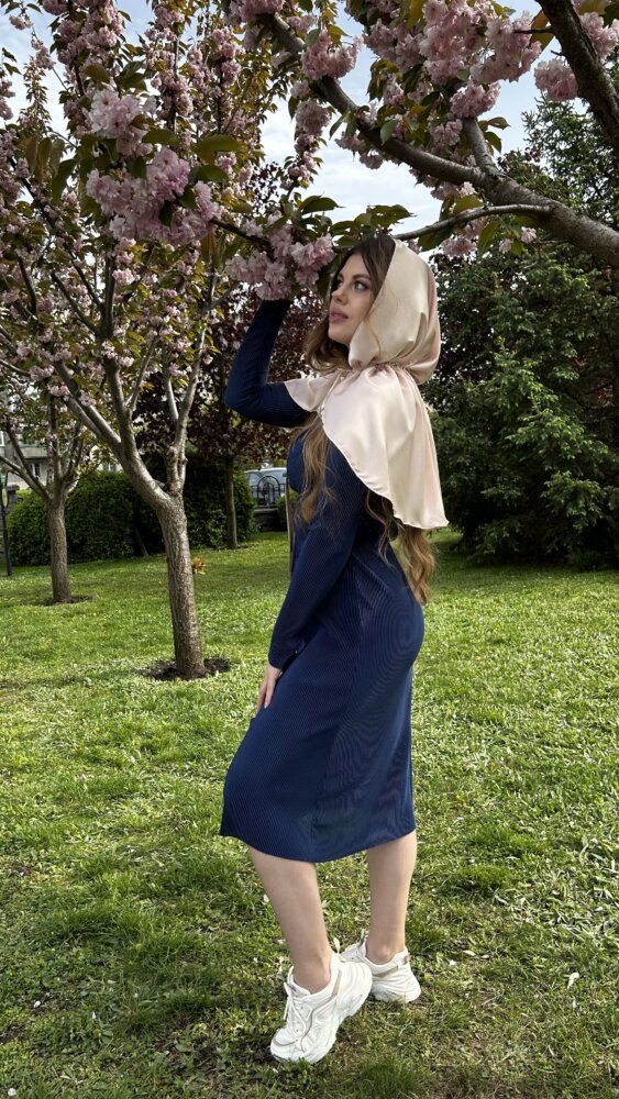 Бежевий шовковий палантин-капюшон для храму «Silk Elegance»