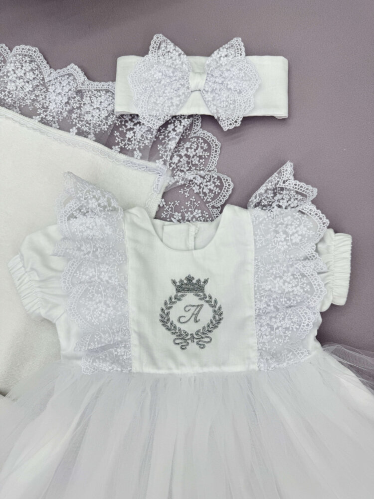 Хрестильний набір для дівчинки «Silver Shine»: крижма з мереживом та сатинова сукня