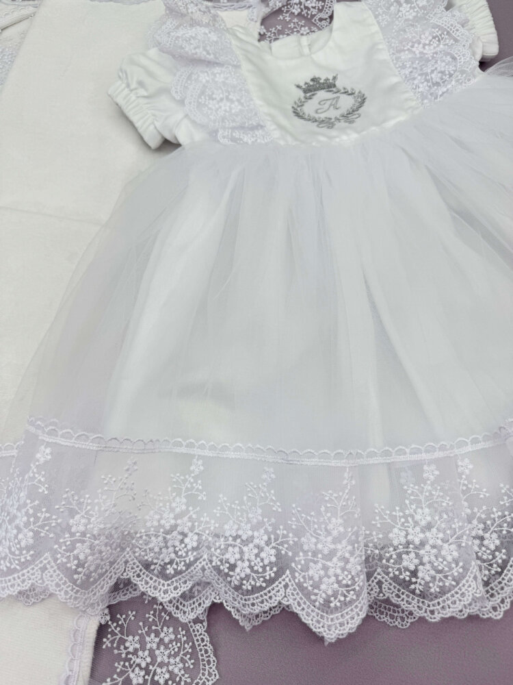 Хрестильний набір для дівчинки «Silver Shine»: крижма з мереживом та сатинова сукня