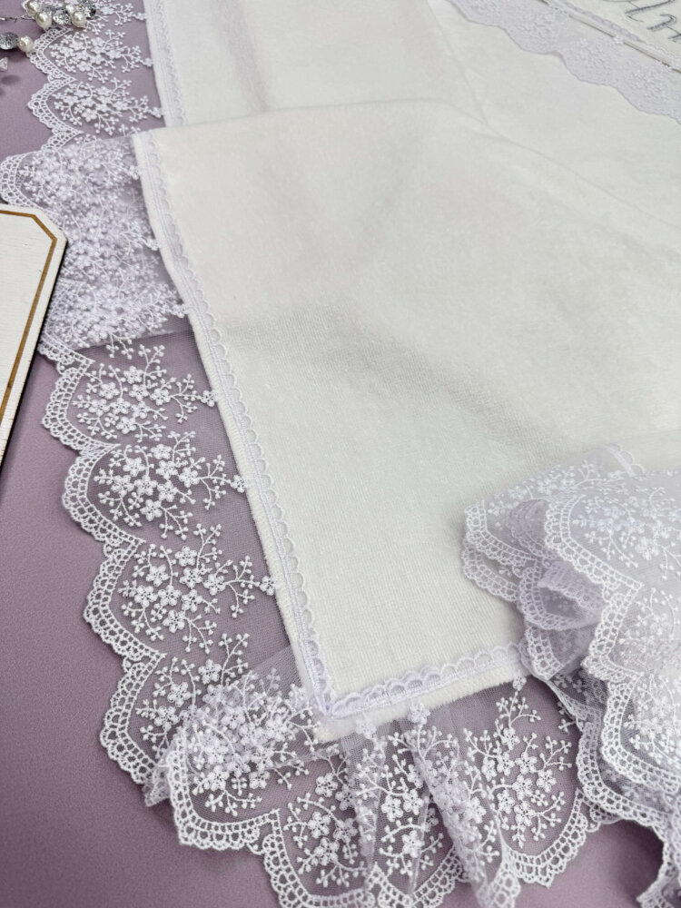 Хрестильний набір для дівчинки «Silver Shine»: крижма з мереживом та сатинова сукня