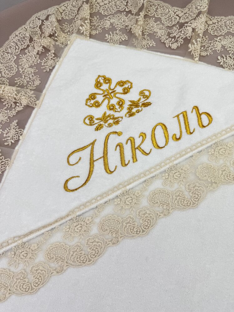 Элитный крестильный набор «Golden Harvest»: крыжма с турецким кружевом и велюровое платье