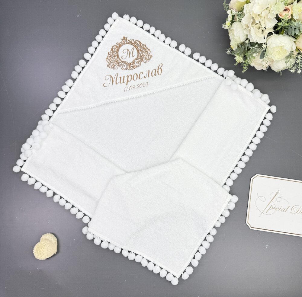 Махровая крыжма «Teddy Soft» с белыми помпонами и коричневой вышивкой