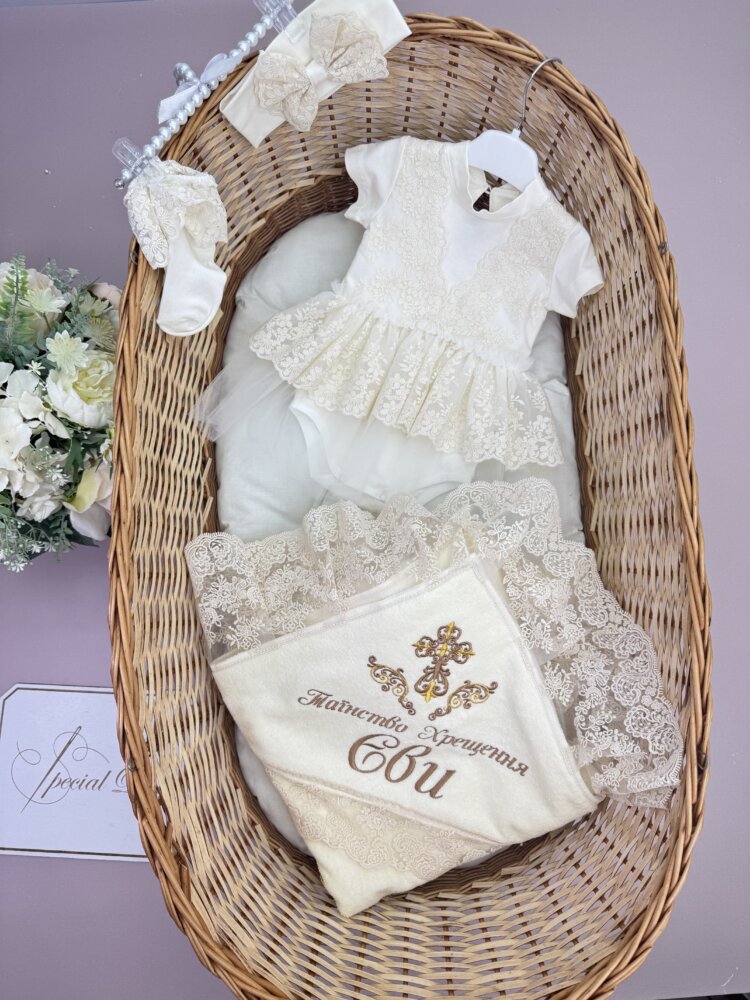 Крестильный набор для девочки «Mocha Lace»: крыжма из велюр-махры и боди-платье