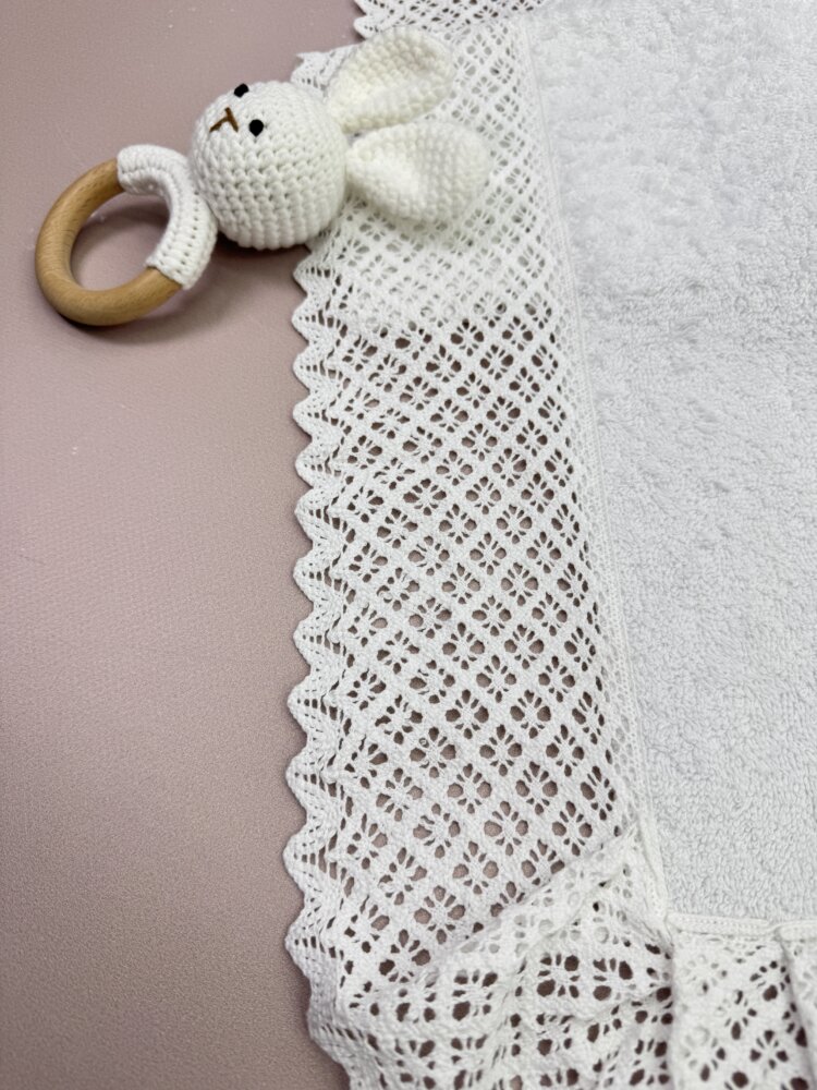 Крестильная крыжма «Cream Lace Heritage» с хлопковым кружевом и богатой вышивкой