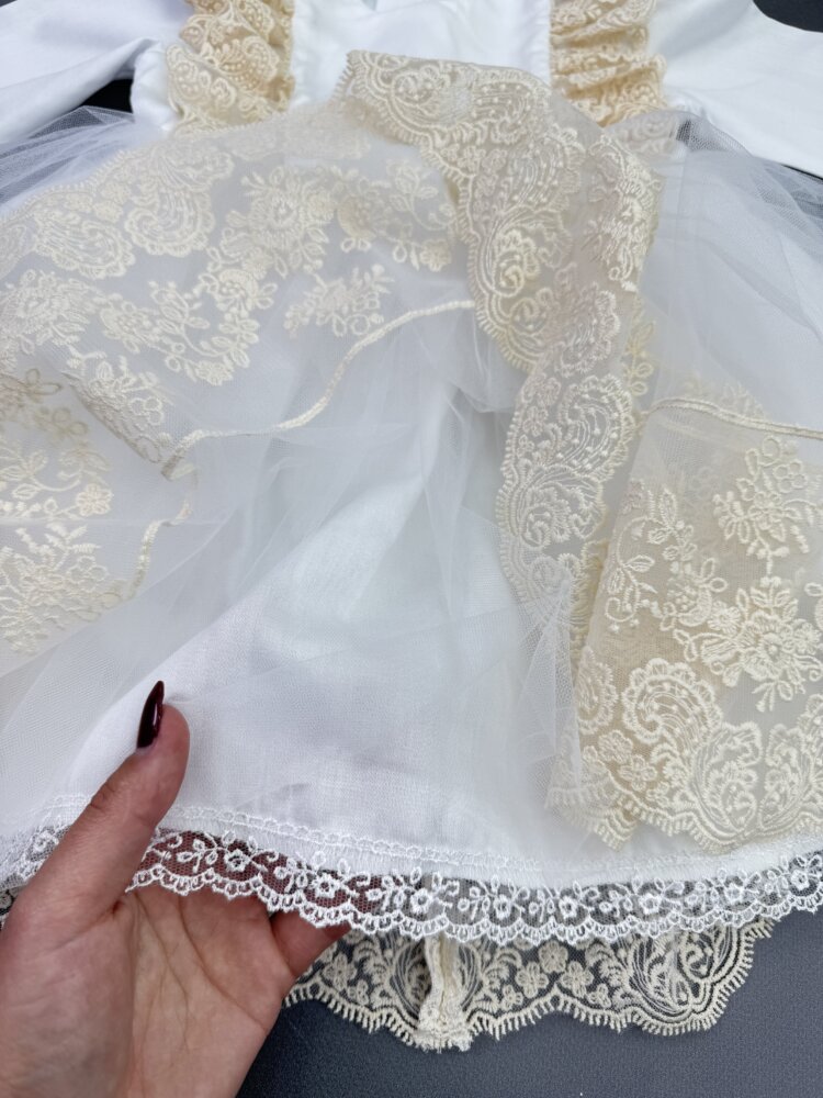 Крестильное платье «Golden Lace» из сатина и пышного фатина