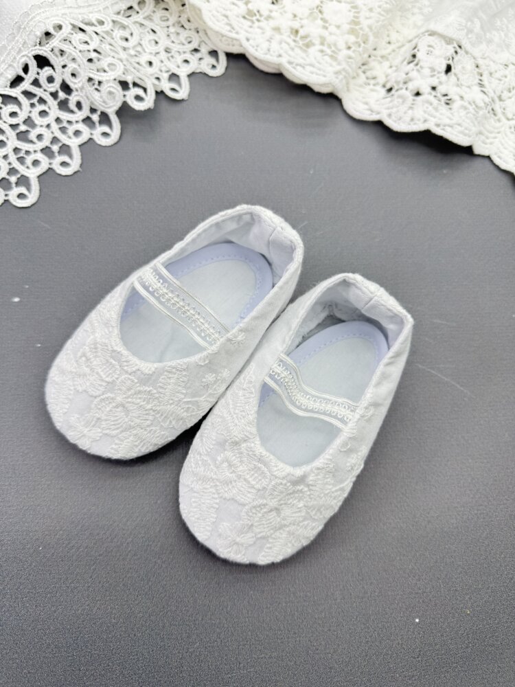 Хрестильний набір «Batiste Tenderness»: сатинова сукня, пінетки та шапочка