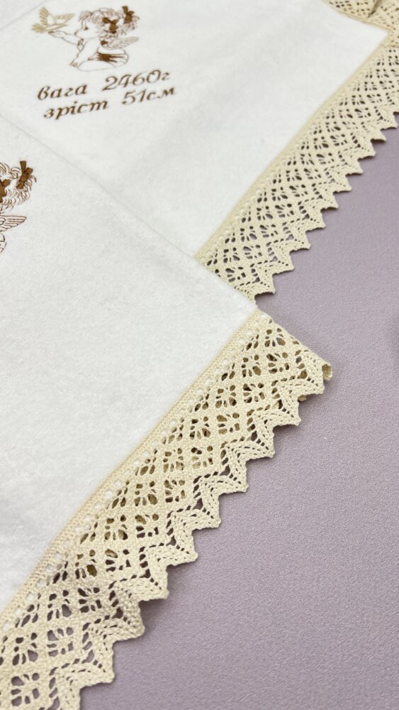 Эксклюзивная крыжма «Coffee & Cream» из велюр-махры и бежевого кружева.