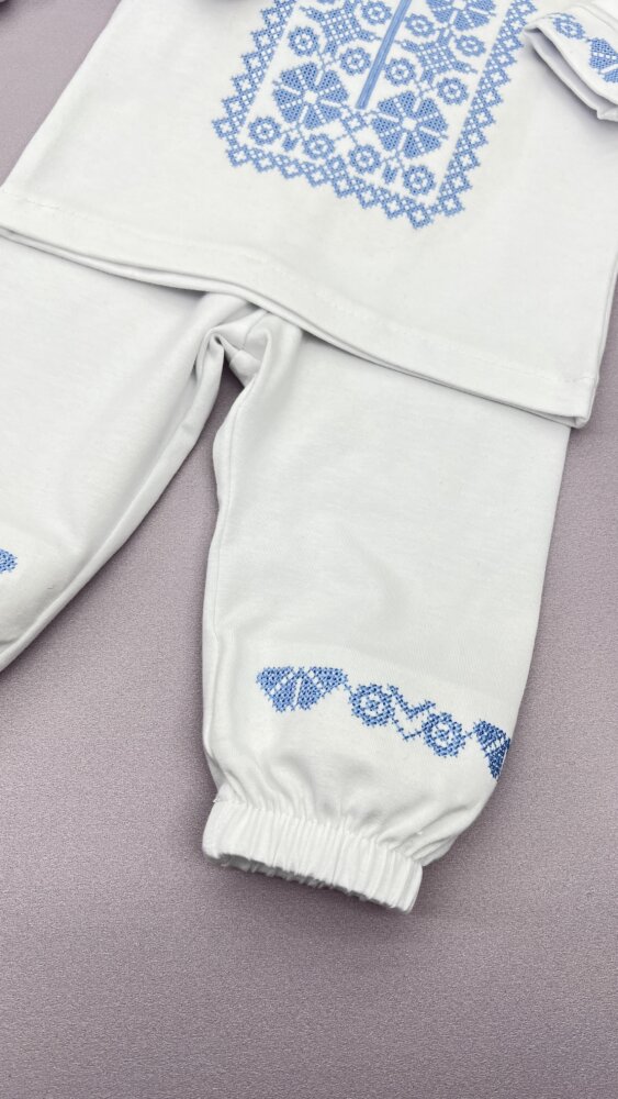 Крестильный набор для мальчика «Казацкий драйв» с голубой вышивкой.