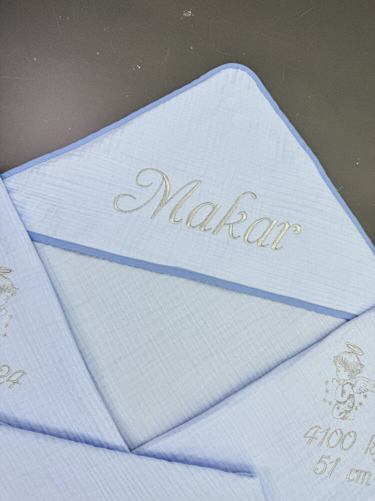 Муслиновая крыжма «Azure Silver» с капюшоном и серебряной вышивкой.