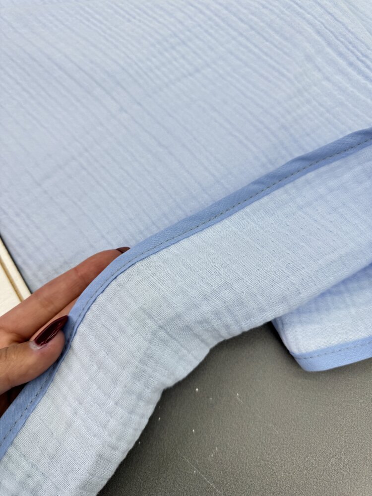 Муслиновая крыжма «Azure Silver» с капюшоном и серебряной вышивкой.