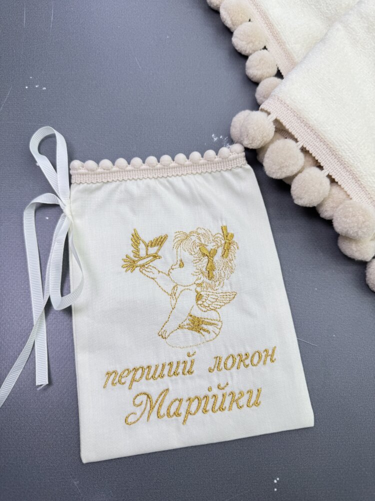 Тёплый крестильный набор «Ivory Marshmallow»: крыжма-плед и одежда с розовым кружевом.