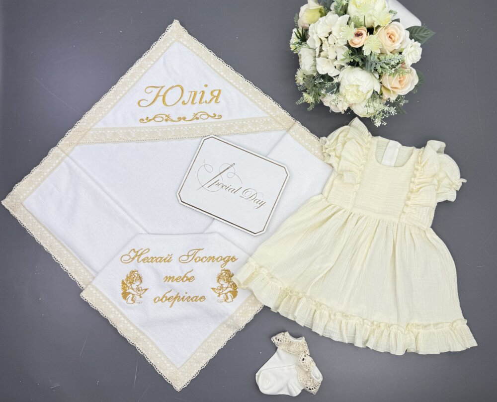 Крестильный набор «Ivory Grace»: велюровая крыжма и муслиновое платье с рюшами