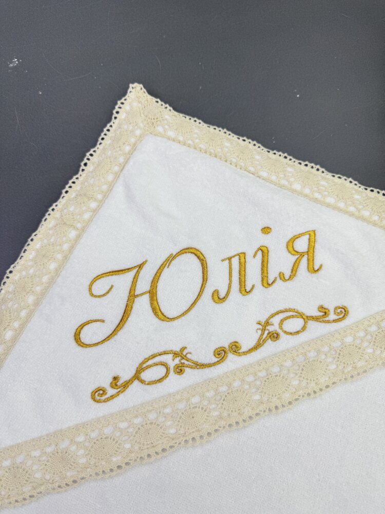 Крестильный набор «Ivory Grace»: велюровая крыжма и муслиновое платье с рюшами