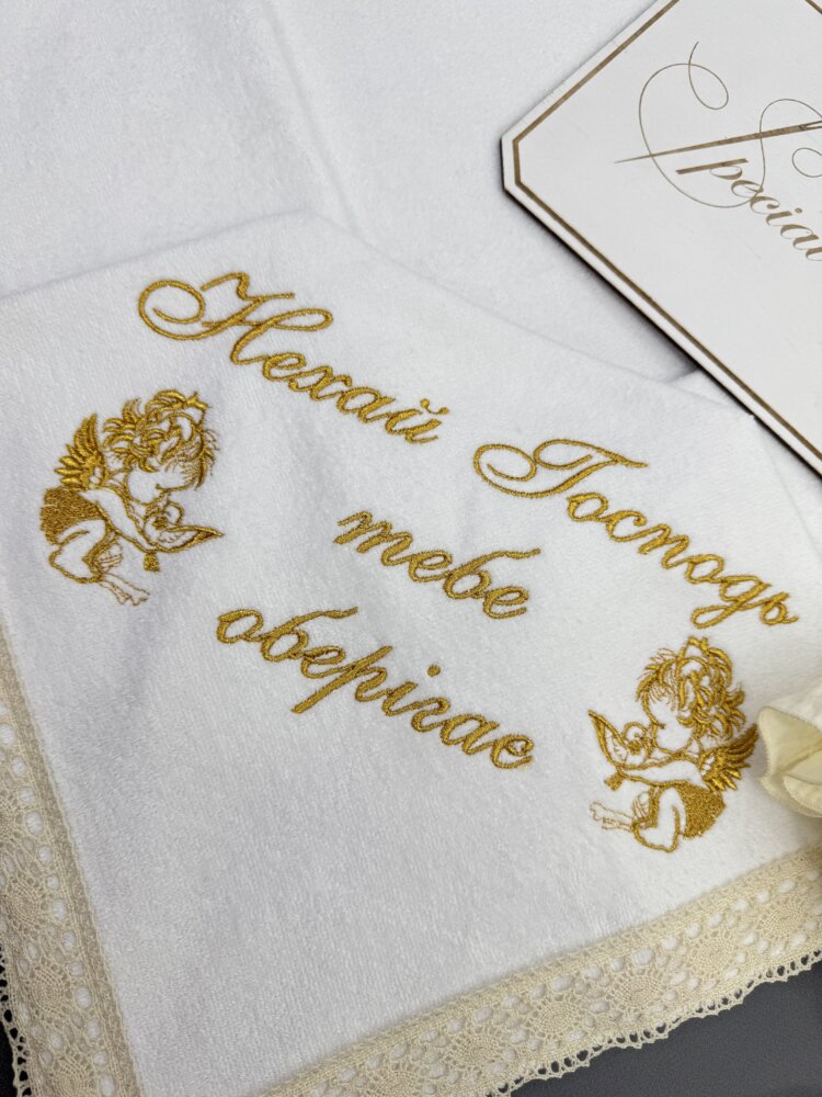 Крестильный набор «Ivory Grace»: велюровая крыжма и муслиновое платье с рюшами