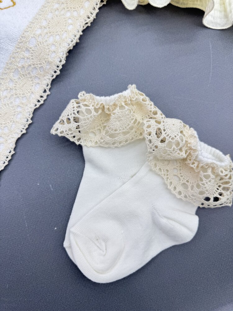 Крестильный набор «Ivory Grace»: велюровая крыжма и муслиновое платье с рюшами