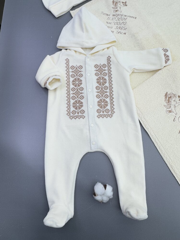 Крестильный набор для мальчика «Ivory Tradition»: крыжма, человечек-вышиванка и аксессуары