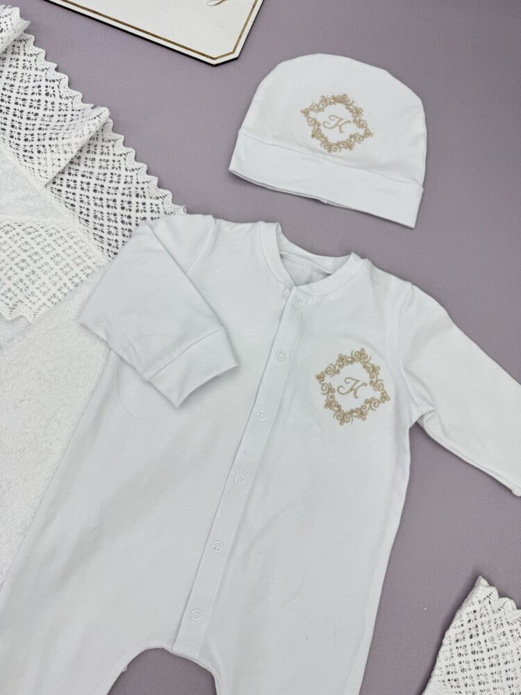 Іменний хрестильний чоловічок та шапочка «Monogram Classic»