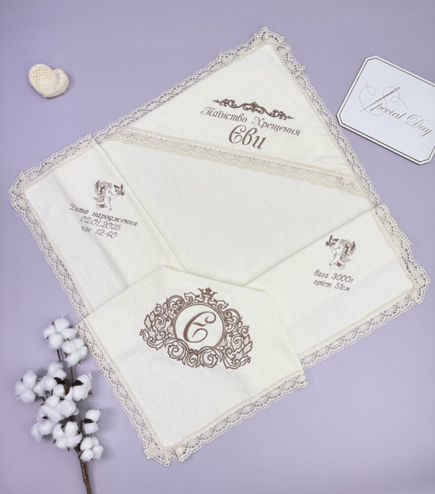 Крыжма «Chocolate Ivory» из велюр-махры и бежевого кружева.