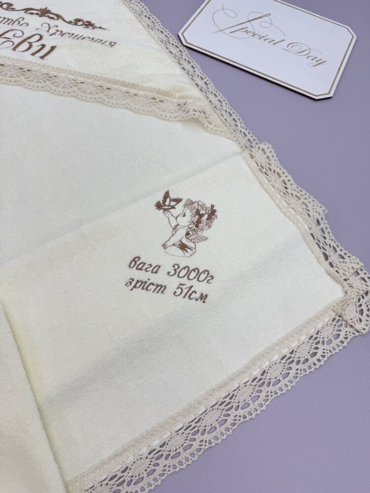 Крыжма «Chocolate Ivory» из велюр-махры и бежевого кружева.