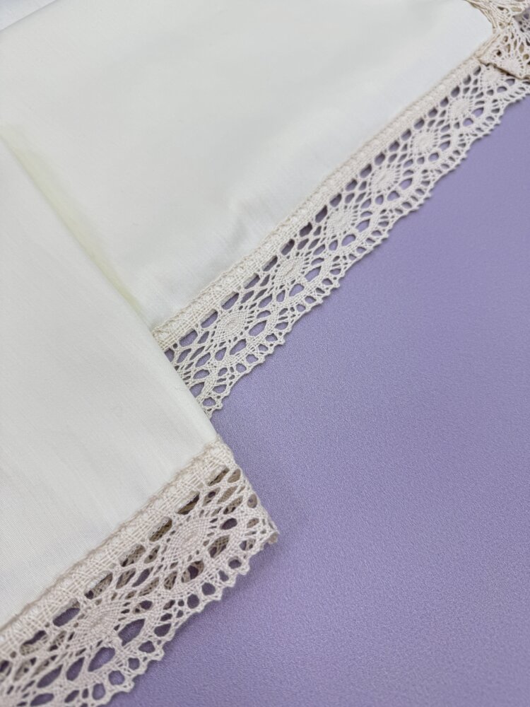 Роскошная сатиновая крыжма «Golden Ivory» с бежевым кружевом.