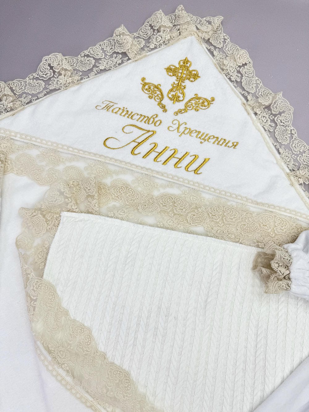 Крестильный набор для девочки «Золотое Колосье»: утеплённая крыжма-плед и одежда