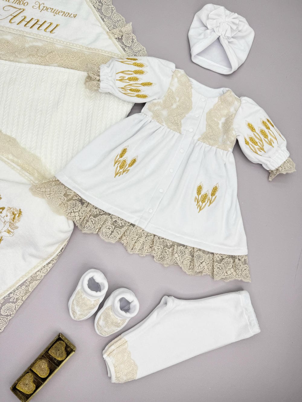 Крестильный набор для девочки «Золотое Колосье»: утеплённая крыжма-плед и одежда