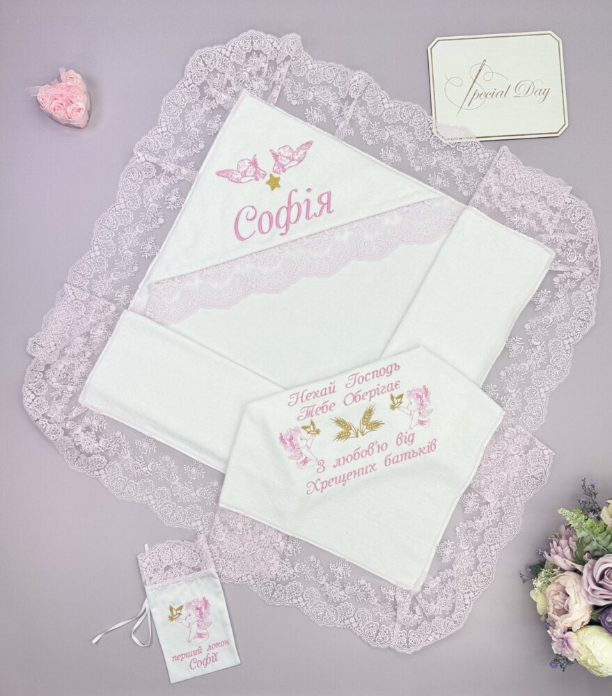 Крыжма «Powder Shine» из белой велюр-махры и пудрового кружева.