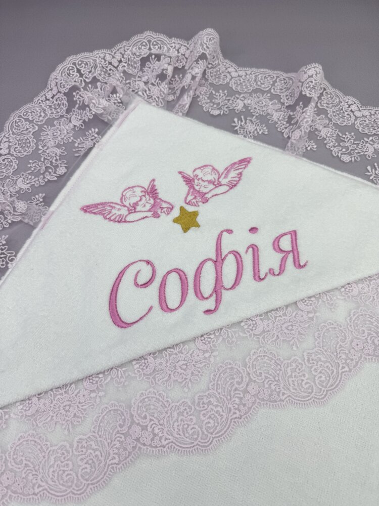 Крыжма «Powder Shine» из белой велюр-махры и пудрового кружева.