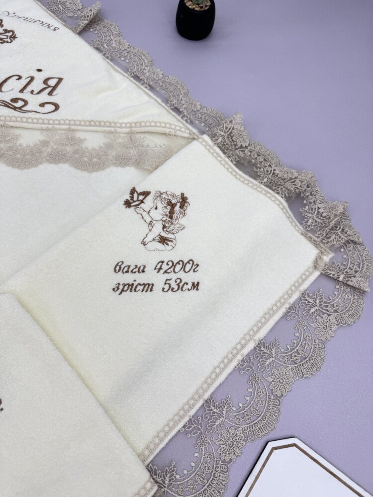 Эксклюзивная крыжма «Turkish Coffee» цвета айвори с коричневой вышивкой.