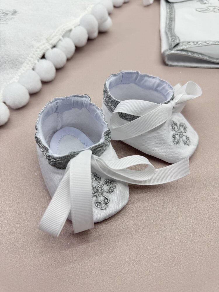 Хрестильні пінетки «Silver Cross» із сатину зі срібною вишивкою