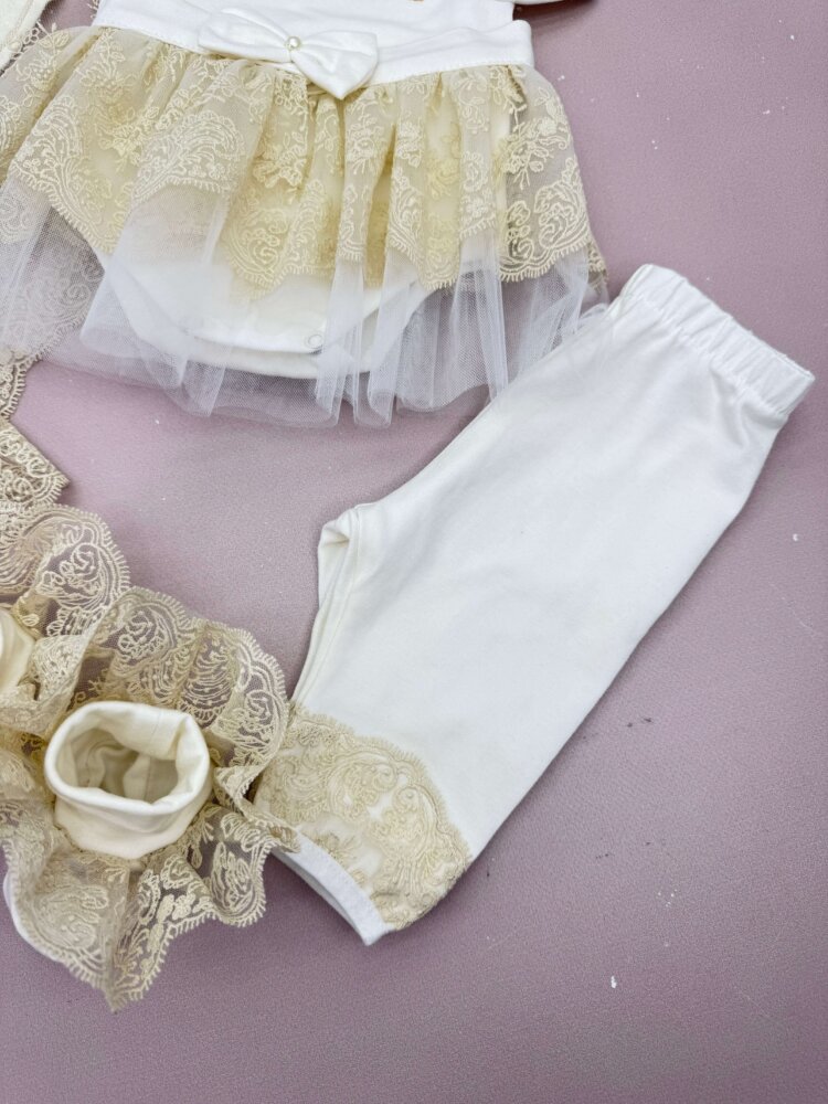 Крестильный набор для девочки «Beige Elegance»: боди-платье, лосины и пинетки