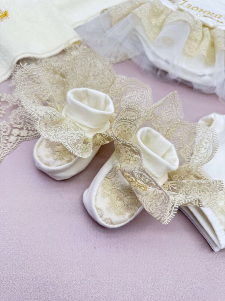 Крестильный набор для девочки «Beige Elegance»: боди-платье, лосины и пинетки