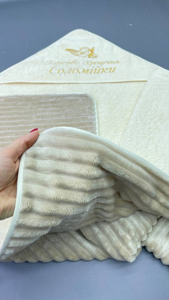 Утеплённая крыжма-плед «Chocolate Gold» цвета айвори с коричневым плюшем