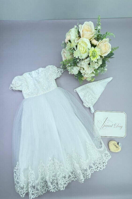 Крестильное платье «Italian Grace» из сатина, фатина и кордового кружева.