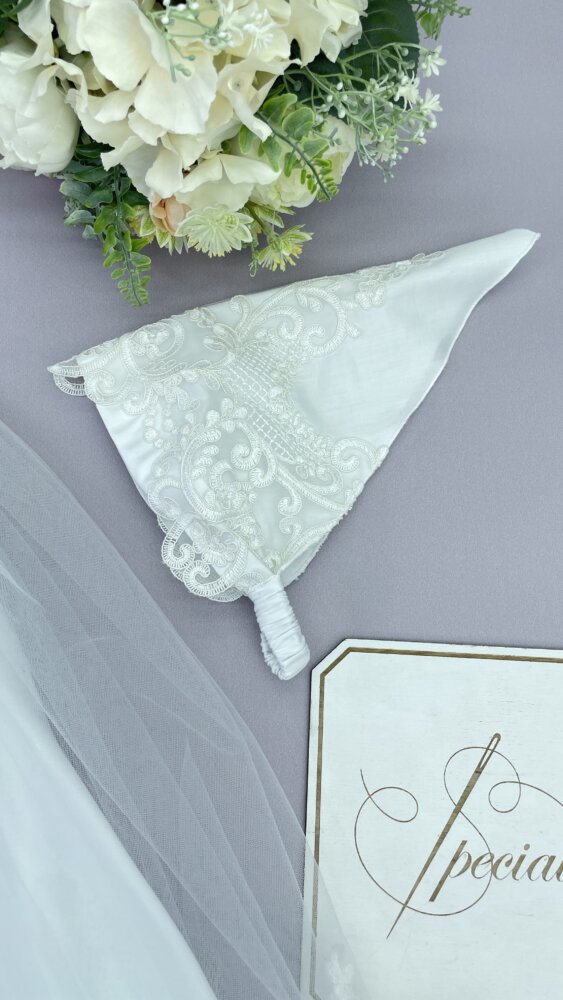 Крестильное платье «Italian Grace» из сатина, фатина и кордового кружева.