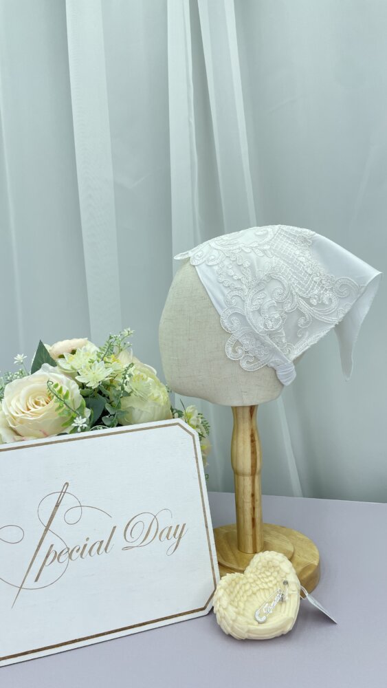 Крестильное платье «Italian Grace» из сатина, фатина и кордового кружева.