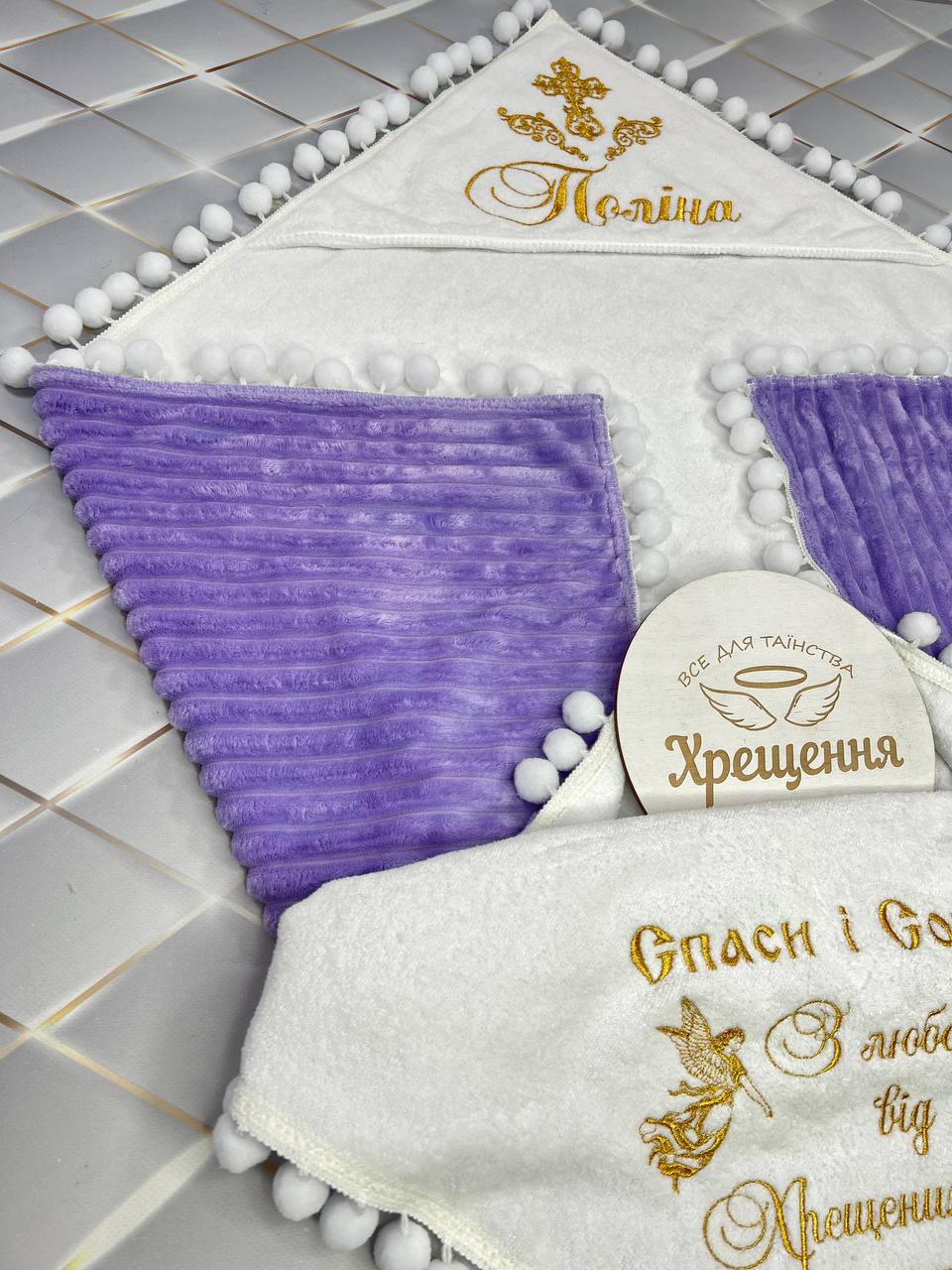 Утеплённая крыжма-плед «Нежный Оберег» с помпонами