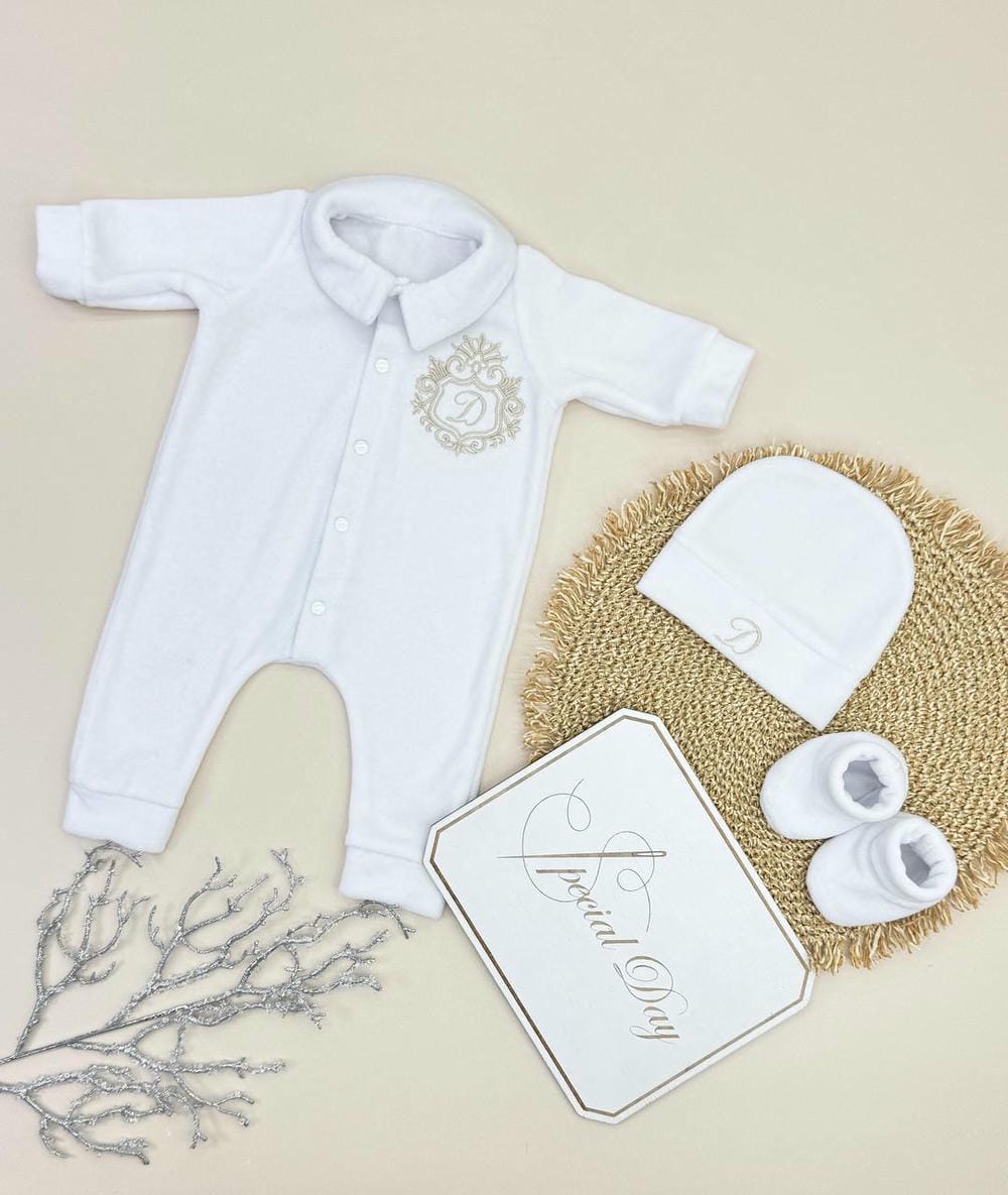 Комплект одежды из премиального велюр-трикотажа «Бархатная Нежность» с именной вышивкой.