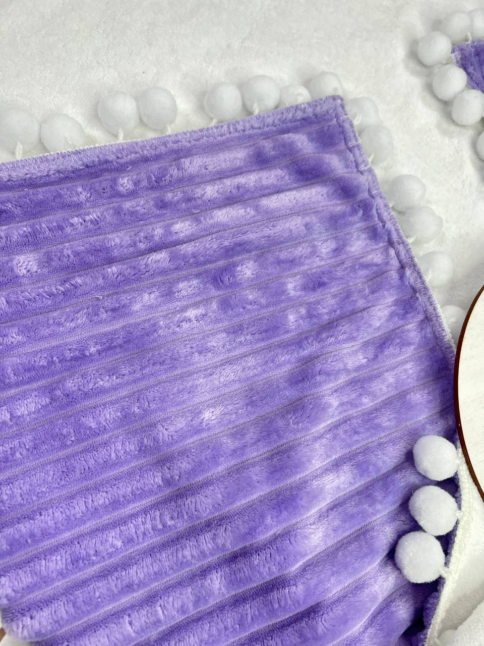 Утеплённая крыжма-плед «Нежный Оберег» с помпонами