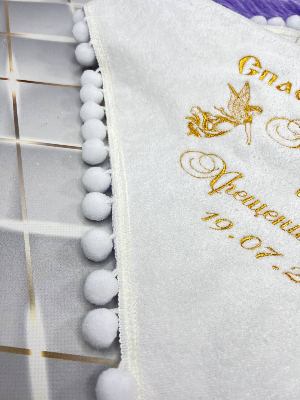 Утеплённая крыжма-плед «Нежный Оберег» с помпонами