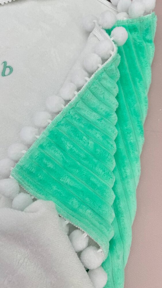 Утеплённая крыжма-плед «Mint Marshmallow»: велюр-махра и мятный страйп-плюш