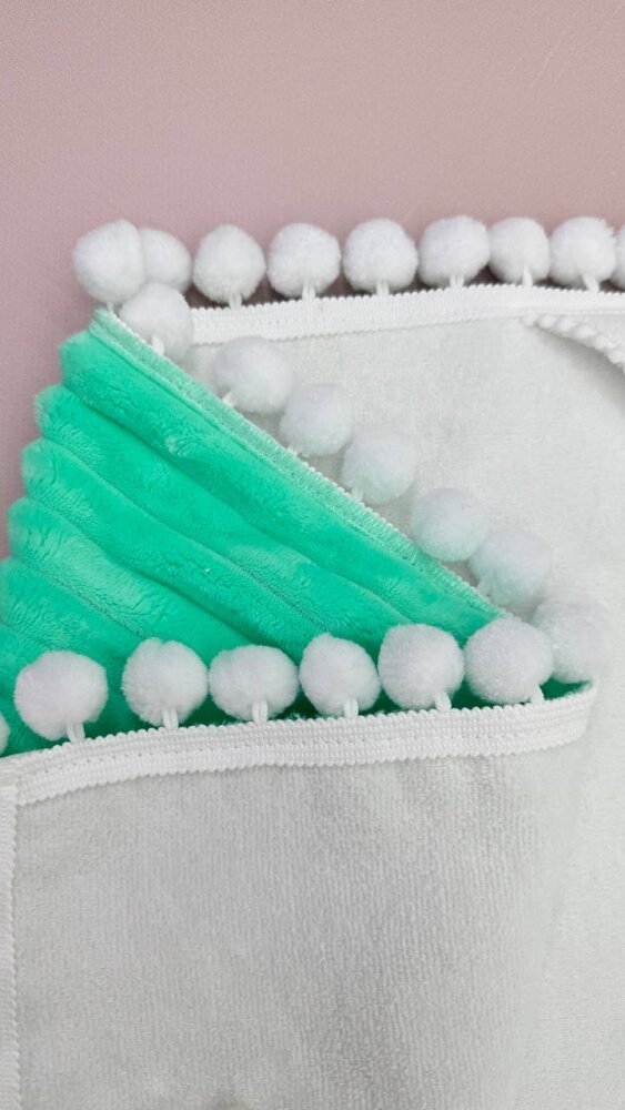 Утеплённая крыжма-плед «Mint Marshmallow»: велюр-махра и мятный страйп-плюш