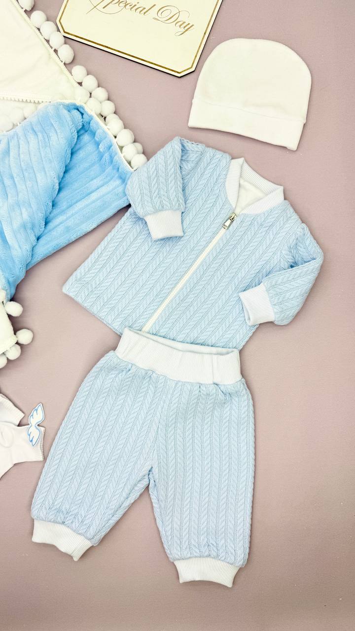 Крестильный набор для мальчика «Голубой Ангел» с крыжмой и одеждой