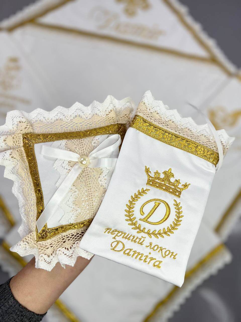 Набор аксессуаров «Golden Royal»: именной мешочек для локона и подушечка под крестик