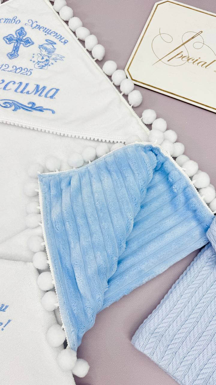 Крестильный набор для мальчика «Голубой Ангел» с крыжмой и одеждой