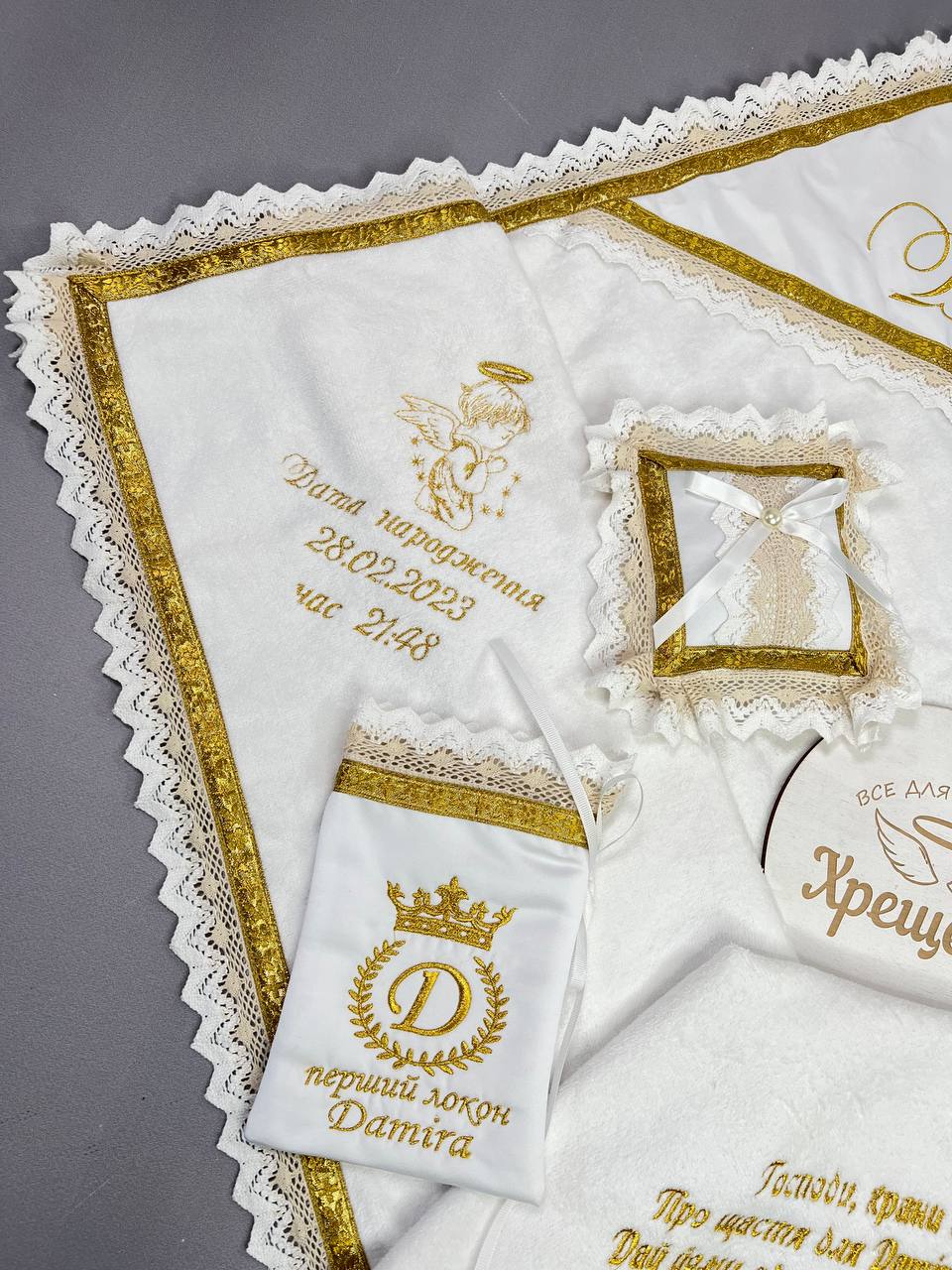 Эксклюзивный именной набор для крещения «Королевский Шарм»: с комплектом одежды