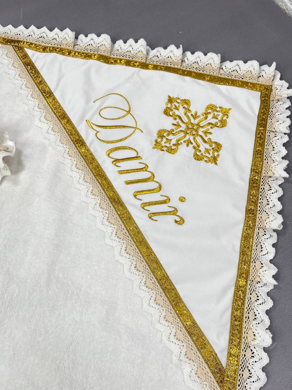 Эксклюзивный именной набор для крещения «Королевский Шарм»: с комплектом одежды