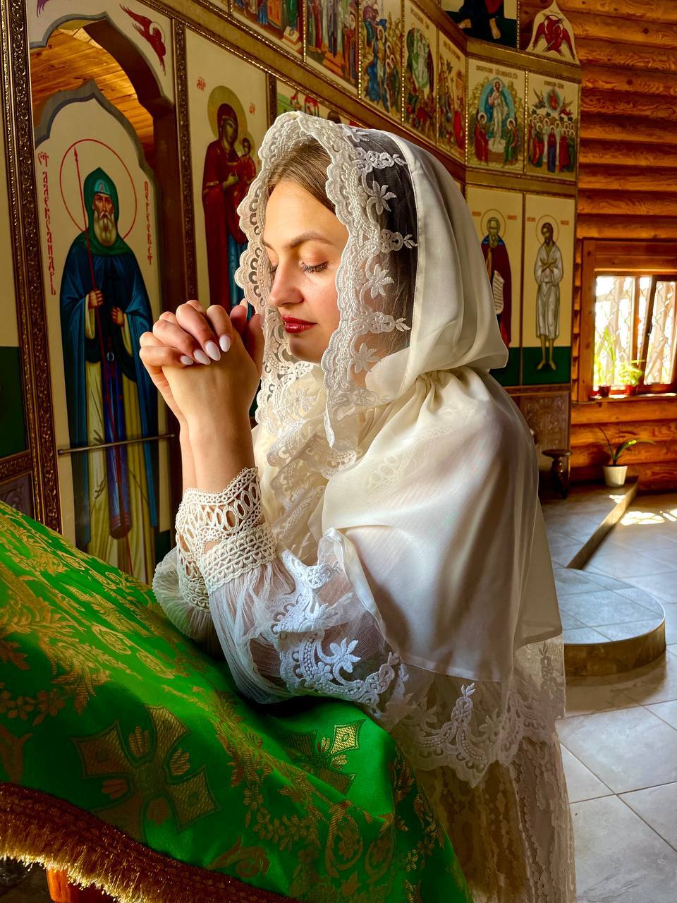 Святковий палантин-капюшон «Milk Blossom» ніжний шифон та турецьке мереживо