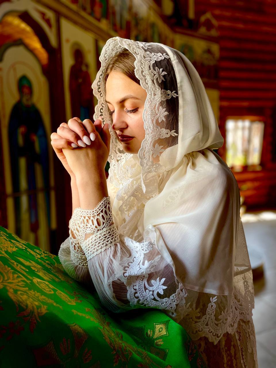 Святковий палантин-капюшон «Milk Blossom» ніжний шифон та турецьке мереживо